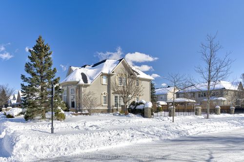 819 Canyon St, Mississauga, ON, L5H4M3 | Card Image