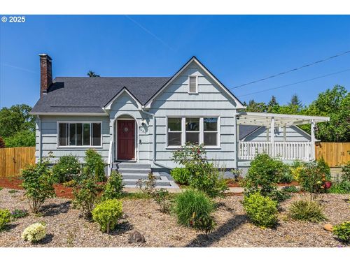 5625 Se Jennings Ave, Milwaukie, OR, 97267-6569 | Card Image