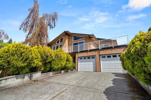 1060 Ayshire Dr, Burnaby, BC, V5A4A1 | Card Image
