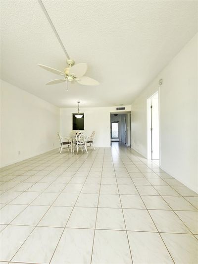 207 - 7690 Nw 18th St, Condo with 2 bedrooms, 2 bathrooms and null parking in Margate FL | Image 2