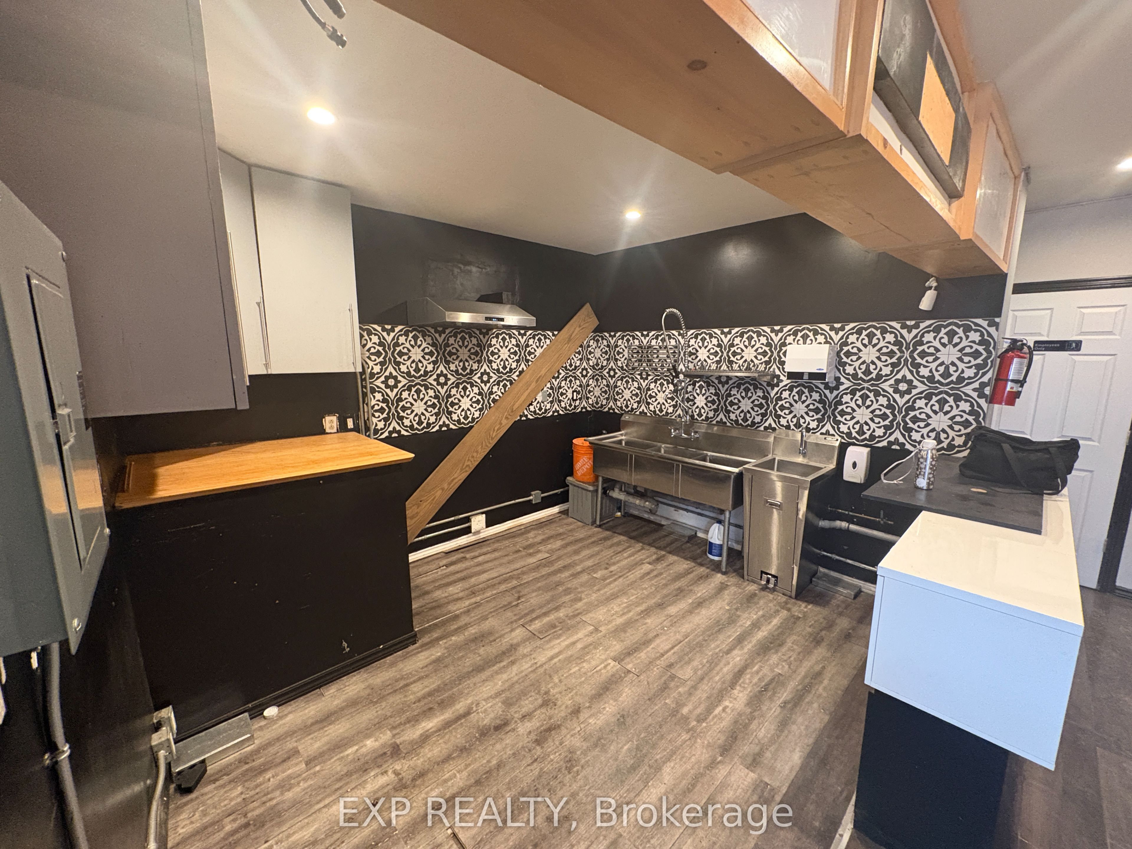 Commercial Lease in Toronto W03 4