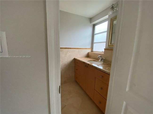 APT-301 - 232 Ne 12 Th Ave, Condo with 2 bedrooms, 2 bathrooms and null parking in Hallandale Beach FL | Image 21