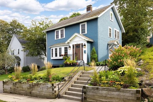 18 Wolcott Rd, Chestnut Hill, MA, 02467-3107 | Card Image