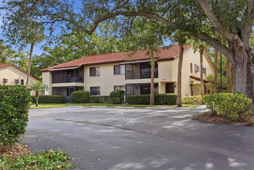 5765 Gardens Dr, Sarasota, FL, 34243-3010 | Card Image