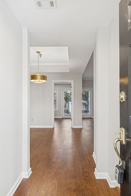 apt-103-2025 Woodmont Blvd, Nashville, TN, 37215-1563 | Card Image