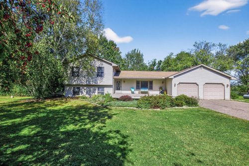 8452 275th St, Chisago City, MN, 55013-9362 | Card Image