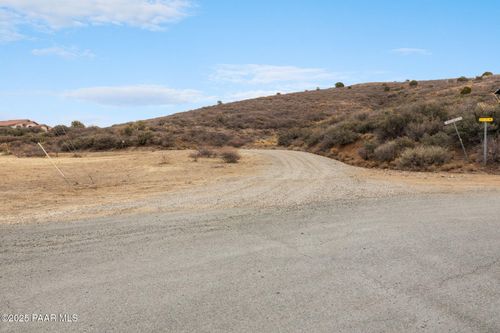 757 S Apache Knolls Trl, Dewey-Humboldt, AZ, 86327-6628 | Card Image