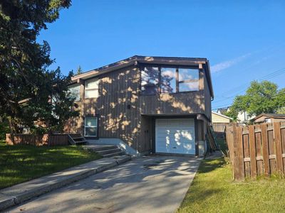 3511 Kerrydale Rd Sw, House other with 4 bedrooms, 1 bathrooms and 1 parking in Calgary AB | Image 2