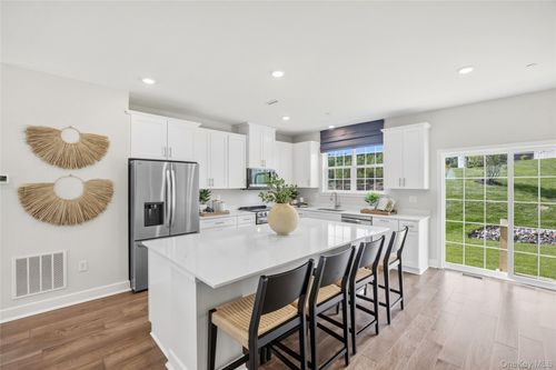 142 Pine Ridge Road, Tuxedo, NY, 10987 | Card Image
