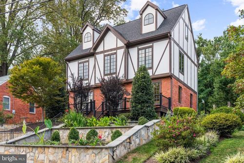 6820 Jackson Ave, FALLS CHURCH, VA, 22042-1910 | Card Image