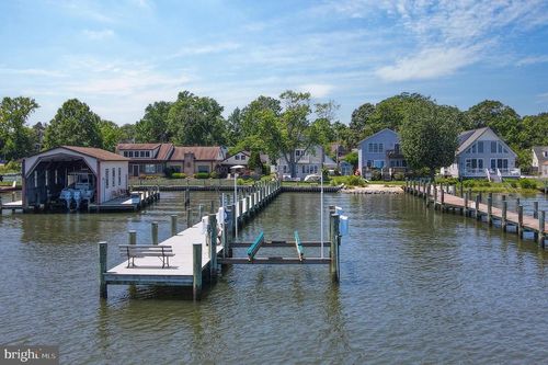 3685 1st Ave, EDGEWATER, MD, 21037-3521 | Card Image