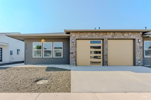 1214 Phillips Cir, Ontario, OR, 97914-3905 | Card Image