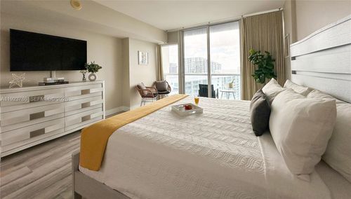 4405-485 Brickell Ave, Miami, FL, 33131-2763 | Card Image