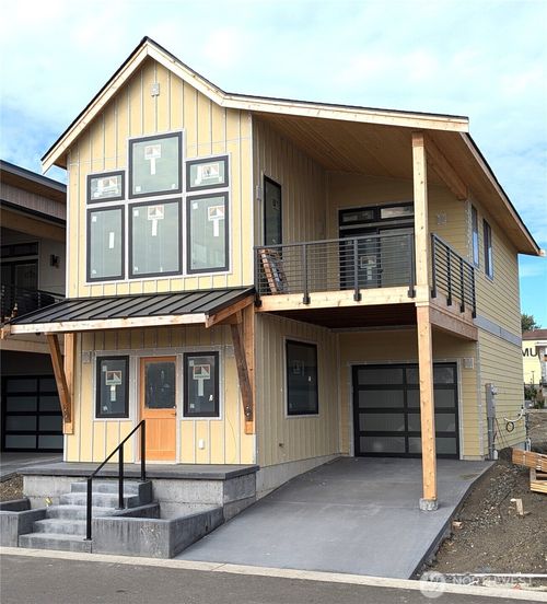 204 Skipping Stone Loop, Lynden, WA, 98264-1414 | Card Image