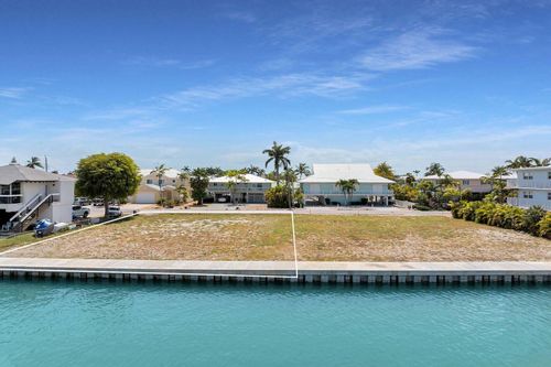 760 10th St, Key Colony Beach, FL, 33051 | Card Image