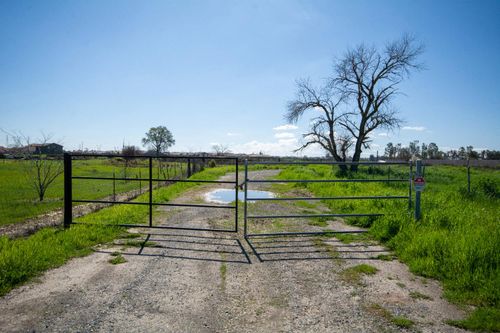 9216 Florin Road, Sacramento, CA, 95829 | Card Image