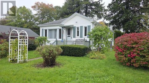 181 Crescent, Bridgewater, NS, B4V1L1 | Card Image