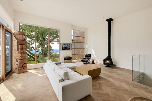 802 Rainbow Ridge Lane, Saanich, BC, V8X0A6 | Card Image