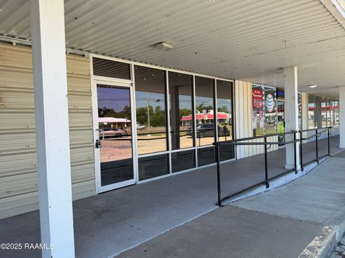 a-722 E Admiral Doyle Dr, New Iberia, LA, 70560-6705 | Card Image
