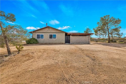 58331 Caliente St, Yucca Valley, CA, 92284-8928 | Card Image