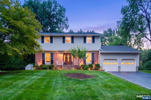 8 Cedar Ln, Roseland, NJ, 07068-1005 | Card Image