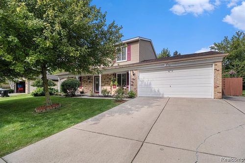 24349 Fairway Hills Dr, Novi, MI, 48374-3038 | Card Image