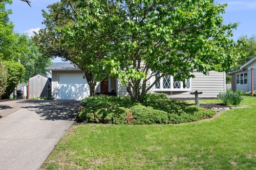 1511 Parklane Dr, Bettendorf, IA, 52722-3641 | Card Image