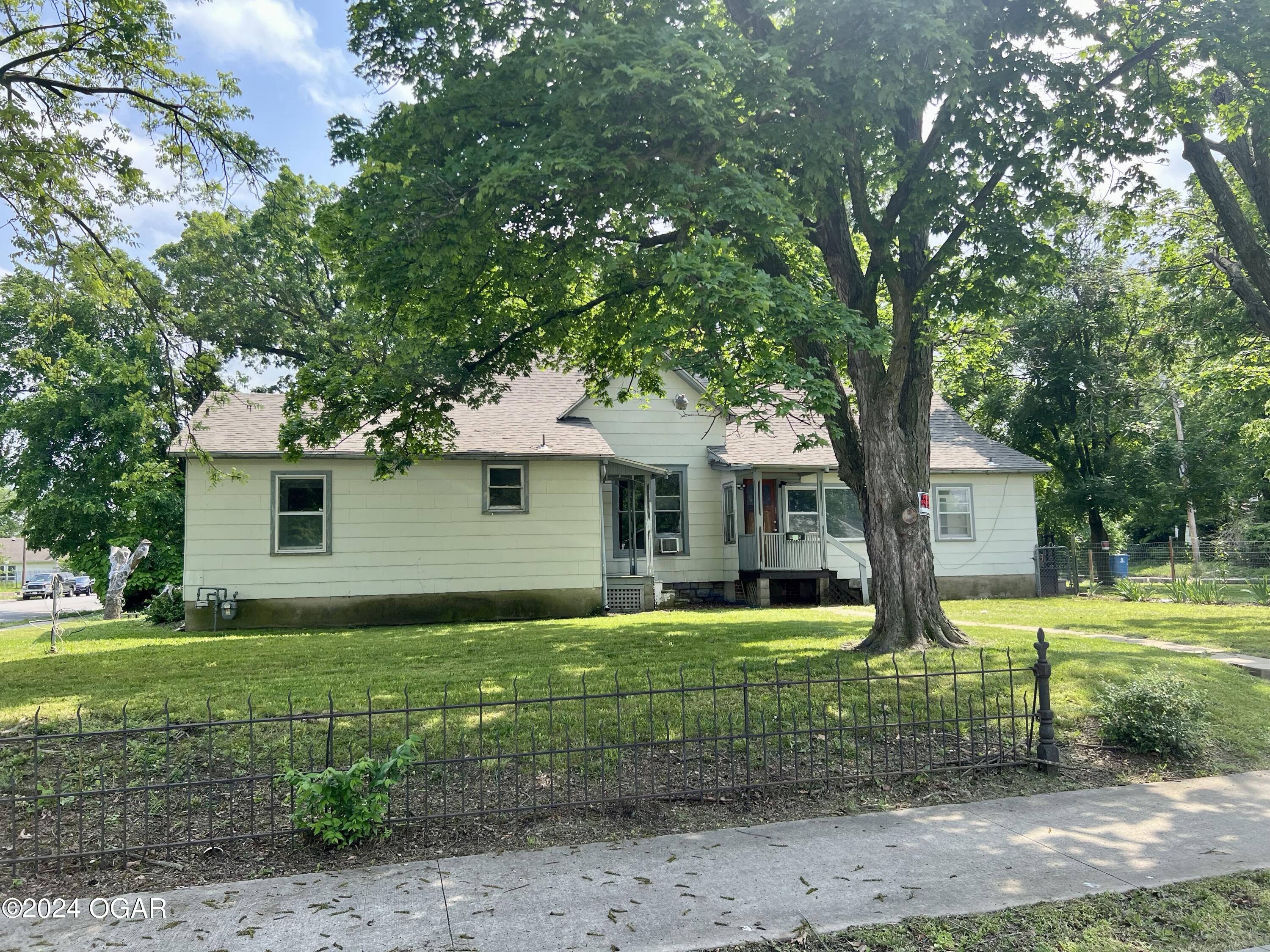 Wall Ave, Joplin, MO 64804