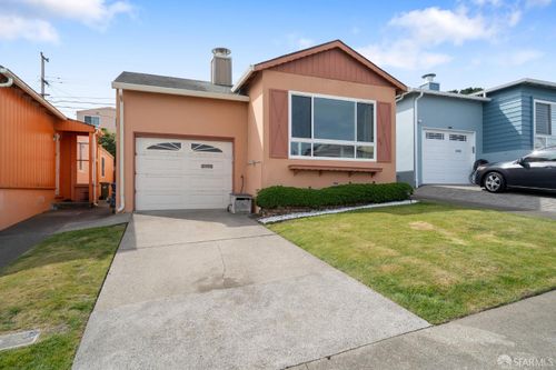 61 Grandview Ave, Daly City, CA, 94015-3902 | Card Image