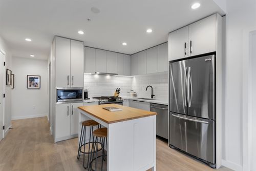 301-3018 St George St, Port Moody, BC, V3H0L4 | Card Image