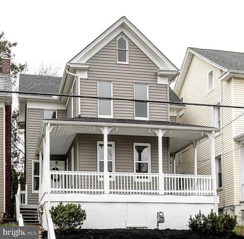 92 W Broad St, YOE, PA, 17313-1002 | Card Image