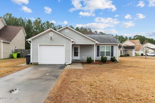 100 Sumatra Ct, New Bern, NC, 28560-8841 | Card Image