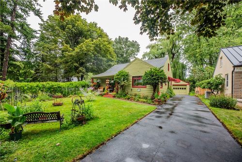188 Montcalm Dr, Irondequoit, NY, 14617-1732 | Card Image