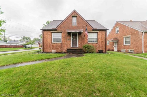 9011 Torrance Ave, Brooklyn, OH, 44144-2570 | Card Image