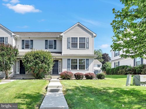 28 Bradford Dr, Leola, PA, 17540-1701 | Card Image