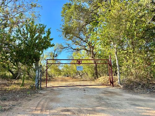 6052 Tenney Creek Rd, Luling, TX, 78648-2371 | Card Image
