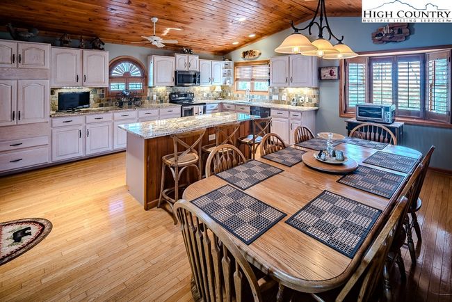 112 N Pinnacle Ridge Rd, House other with 4 bedrooms, 4 bathrooms and null parking in Beech Mountain NC | Image 9