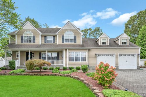 4 Vera Ct, Centereach, NY, 11720-3892 | Card Image