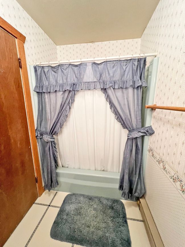 Full Bathroom | Image 34