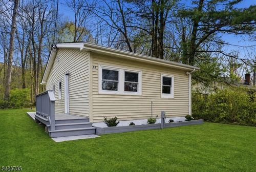 46 Wildwood Rd, Oak Ridge, NJ, 07438-9140 | Card Image