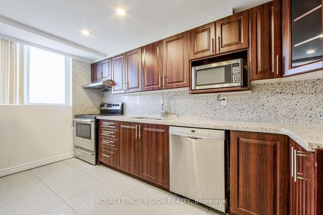 404 - 145 Hillcrest Ave, Condo with 3 bedrooms, 2 bathrooms and null parking in Mississauga ON | Image 17