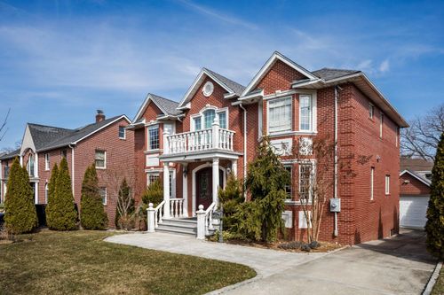 45 Nassau Rd, Great Neck, NY, 11021-4047 | Card Image