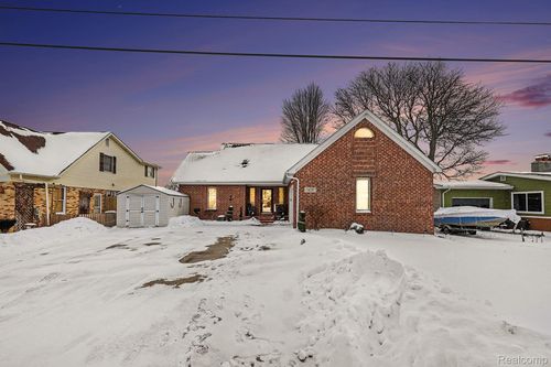 7277 Cardinal St, Clay, MI, 48001-4107 | Card Image