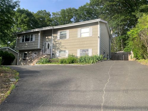 712 Manette Ln, Valley Cottage, NY, 10989-1825 | Card Image