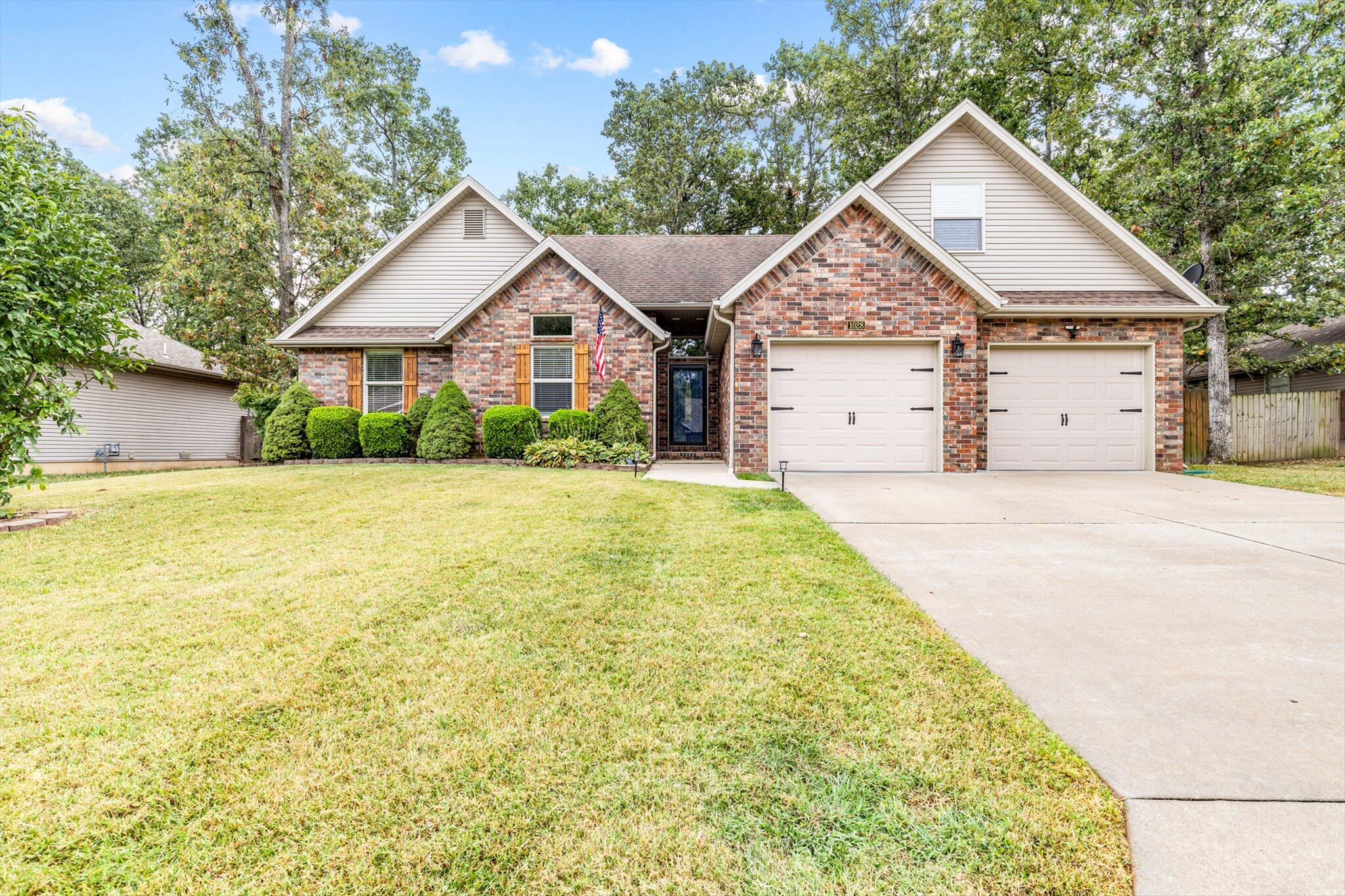 Nickolas St, Aurora, MO 65605