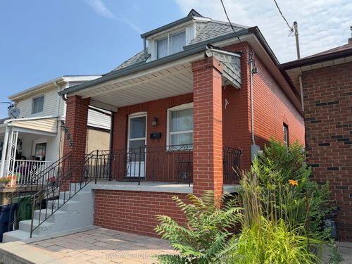 685 Jane St, York, ON, M6N4A6 | Card Image