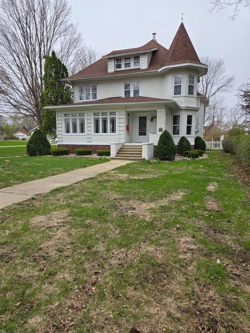 732 N Elm St, Cresco, IA, 52136-1164 | Card Image