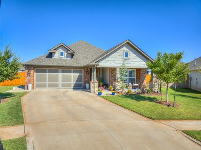 Craftsman house featuring a garage and a front lawn | Image 1