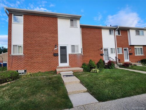 8665 Sterling, Center Line, MI, 48015-1780 | Card Image