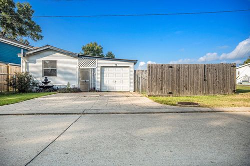 3110 Bay Oaks Harbor Dr, Baytown, TX, 77523-3184 | Card Image